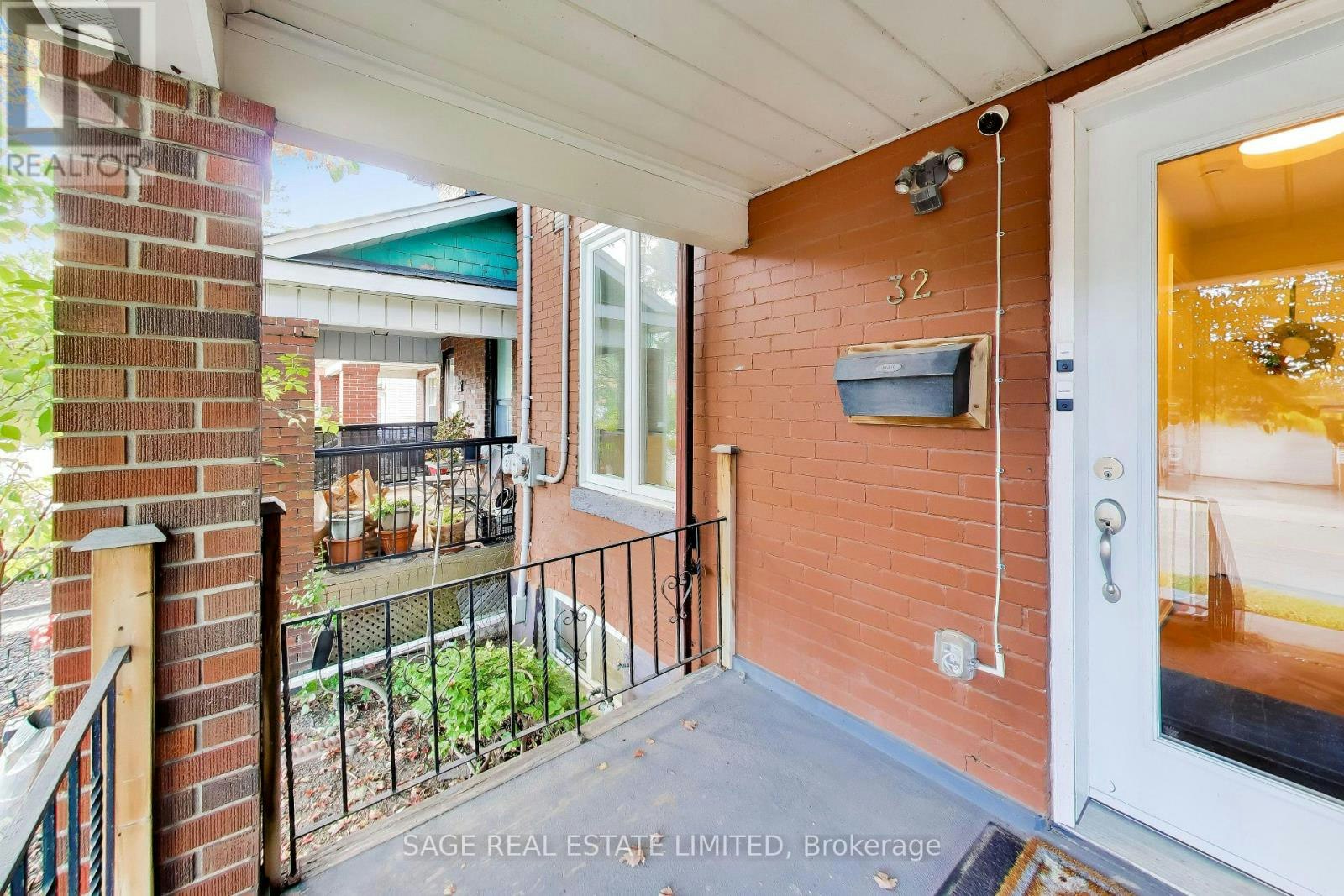 MAIN-32 Castleton Avenue, Toronto, ON, M6N 3Z5 - 4