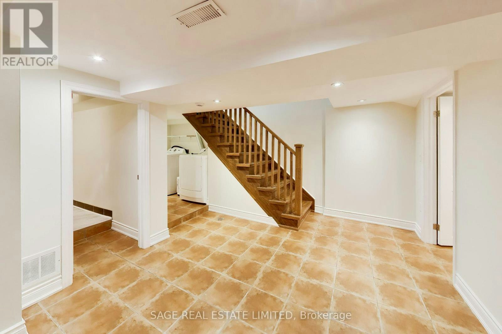 MAIN-32 Castleton Avenue, Toronto, ON, M6N 3Z5 - 17