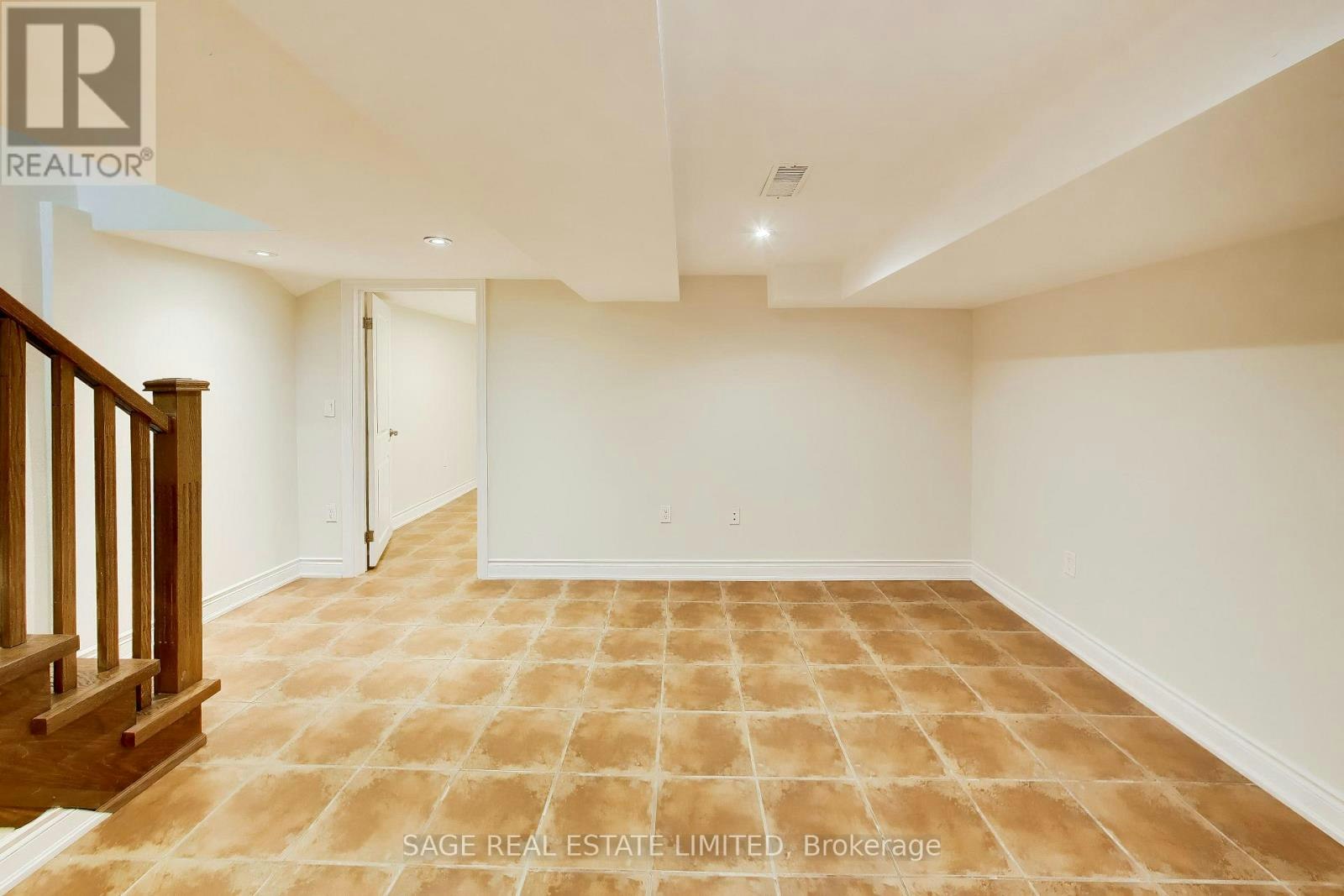 MAIN-32 Castleton Avenue, Toronto, ON, M6N 3Z5 - 16