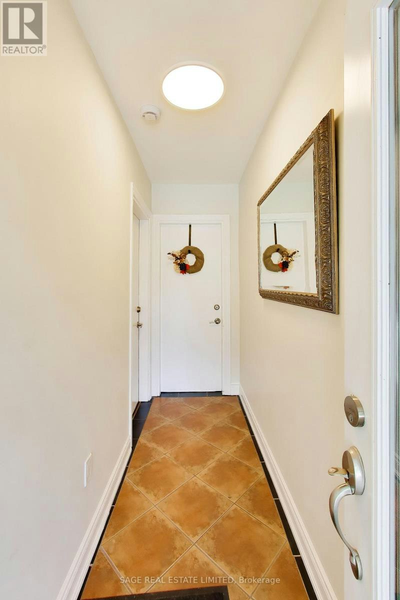 MAIN-32 Castleton Avenue, Toronto, ON, M6N 3Z5 - 5