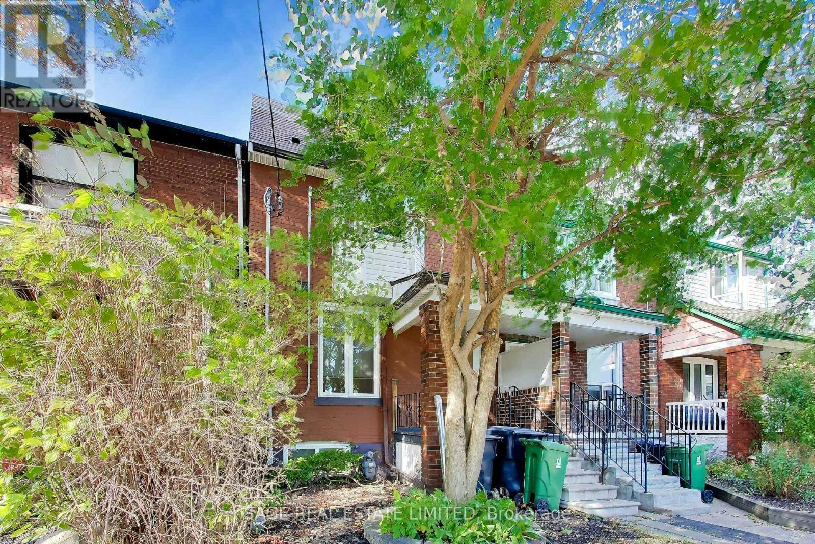 MAIN-32 Castleton Avenue, Toronto, ON, M6N 3Z5 - 3