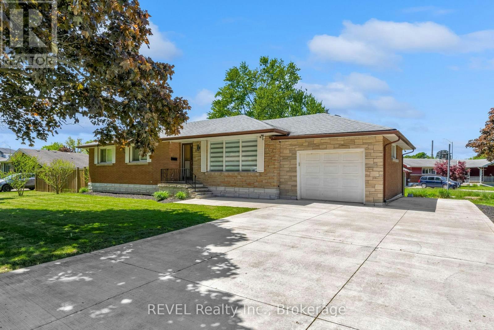 5 Armour Drive, Welland, ON, L3C 2N7
