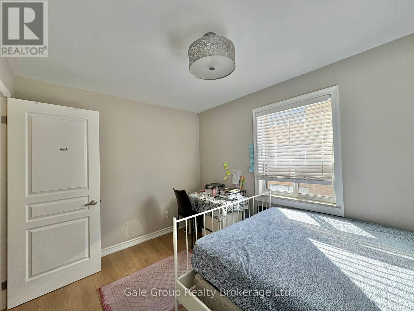 6-25 Paisley Boulevard E, Mississauga, ON, L5A 1P3 5