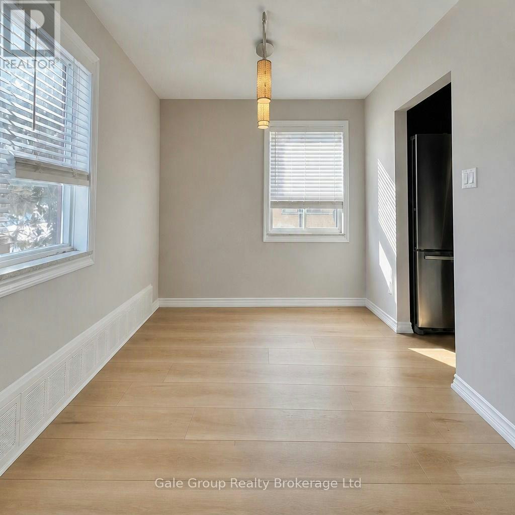6-25 Paisley Boulevard E, Mississauga, ON, L5A 1P3 3