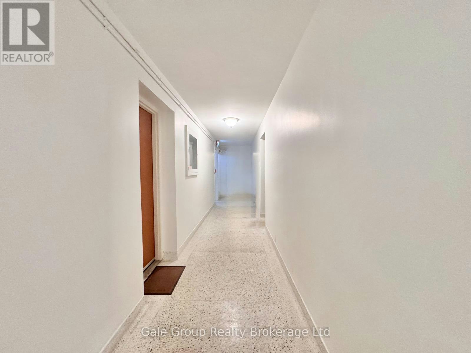 6-25 Paisley Boulevard E, Mississauga, ON, L5A 1P3 2