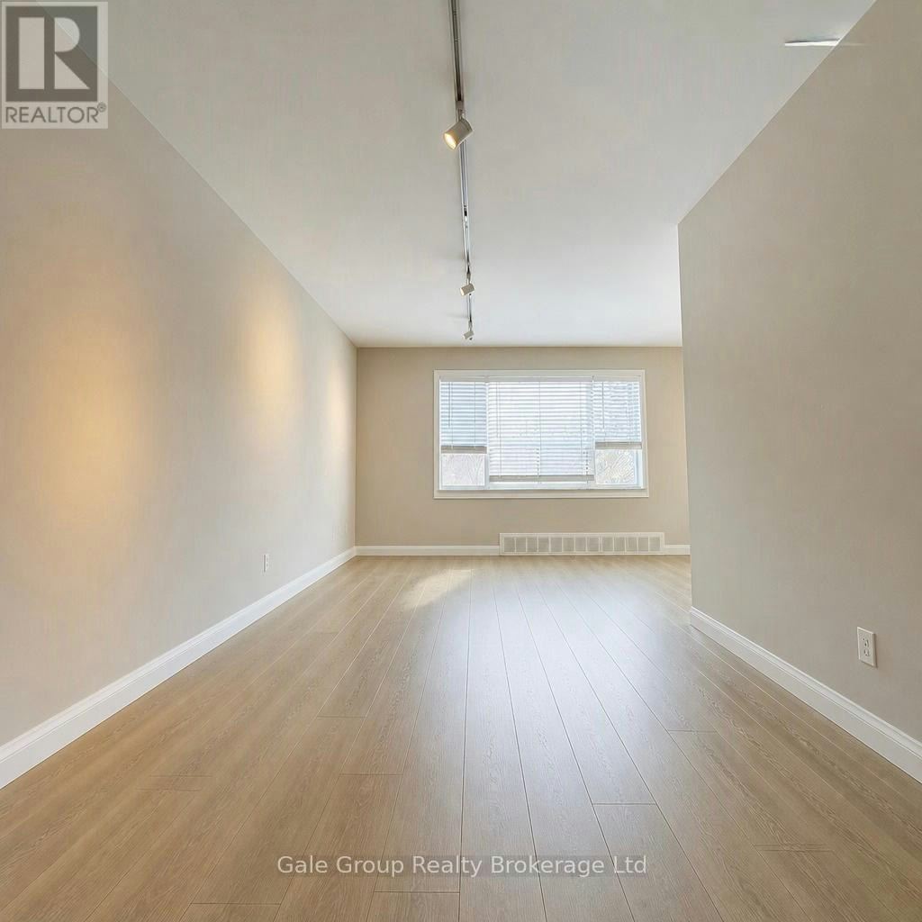 6-25 Paisley Boulevard E, Mississauga, ON, L5A 1P3 4