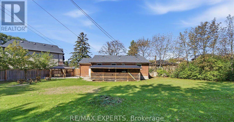 18 Robson Place, Toronto, ON, M2R 2Y3 - 29