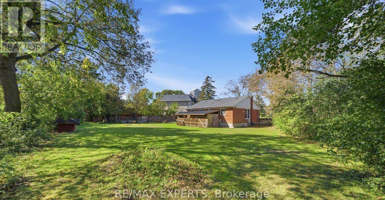 18 Robson Place, Toronto, ON, M2R 2Y3 - 28