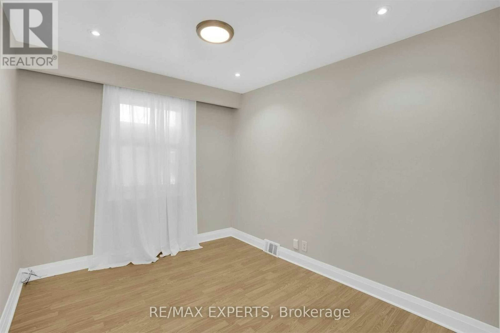 18 Robson Place, Toronto, ON, M2R 2Y3 - 18