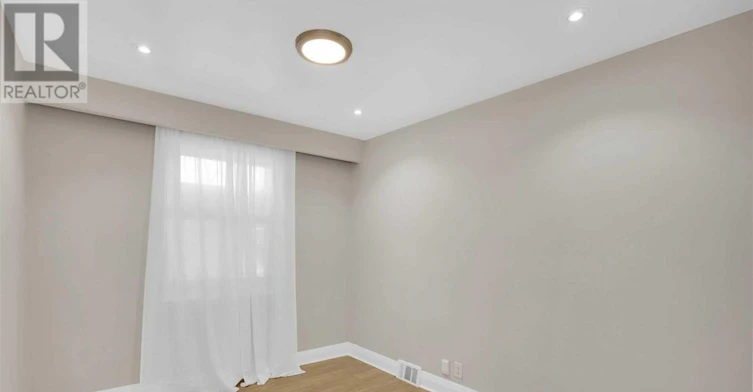18 Robson Place, Toronto, ON, M2R 2Y3 - 18