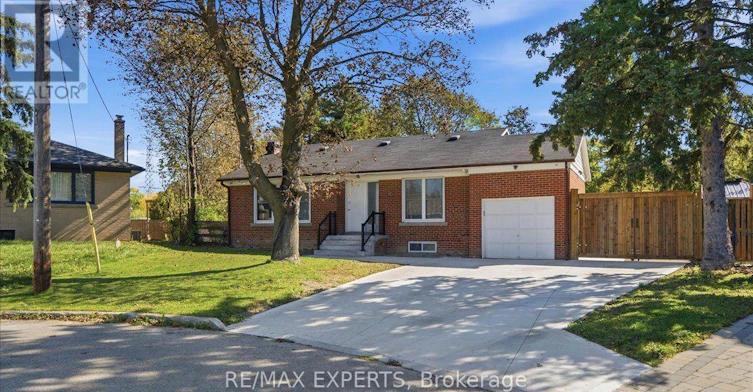18 Robson Place, Toronto, ON, M2R 2Y3 - 3