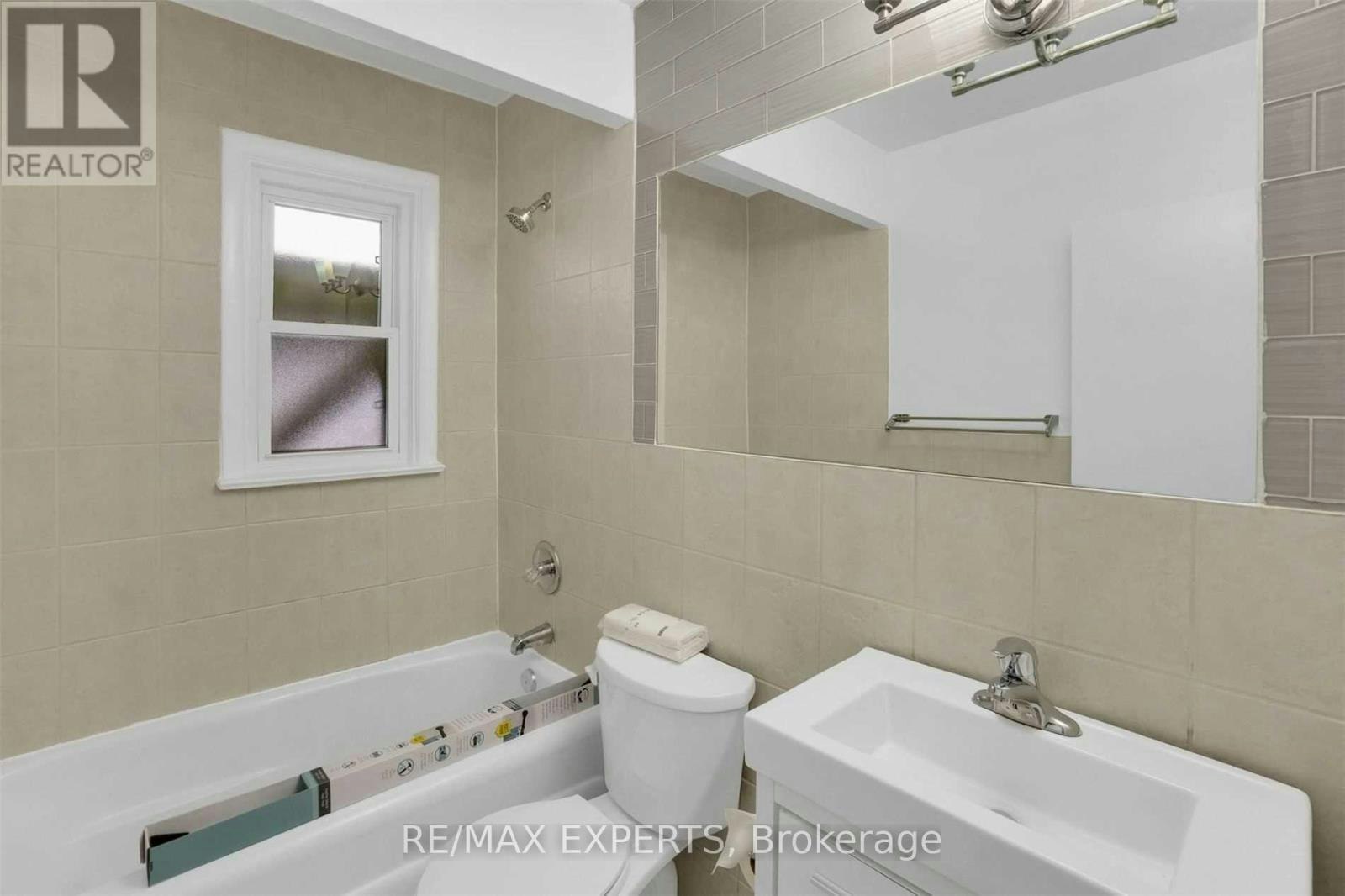 18 Robson Place, Toronto, ON, M2R 2Y3 - 9