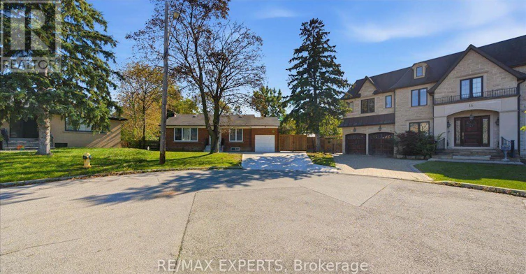 18 Robson Place, Toronto, ON, M2R 2Y3 - 2