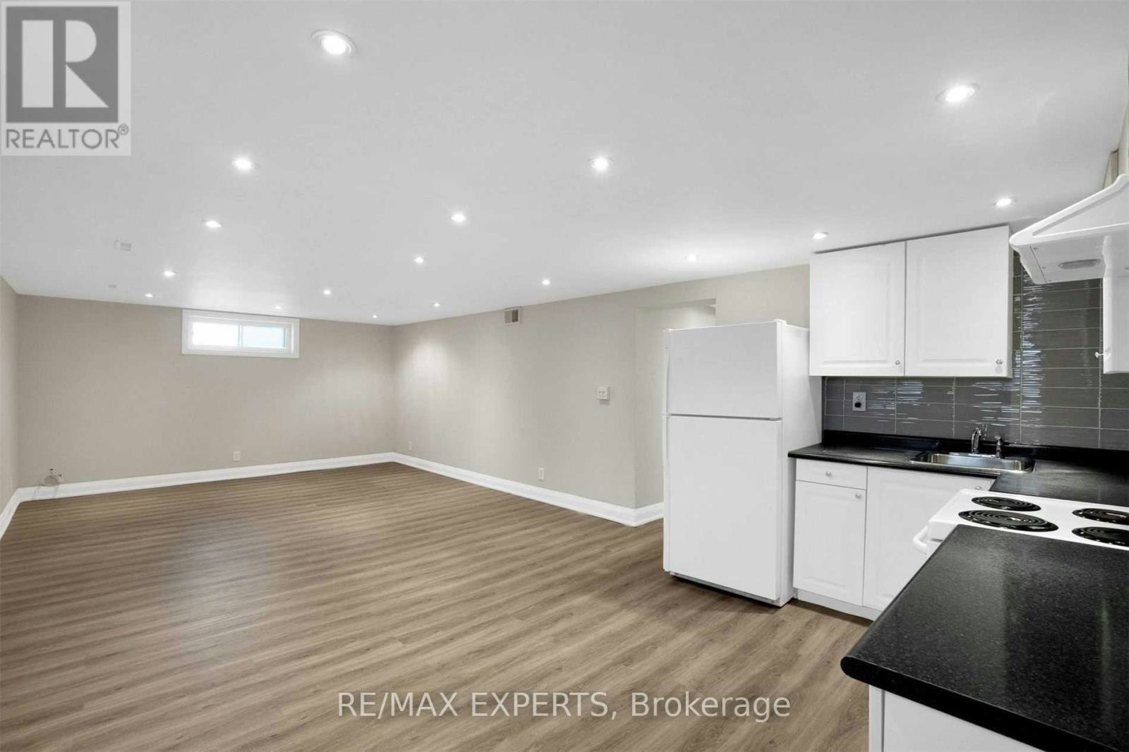 18 Robson Place, Toronto, ON, M2R 2Y3 - 25