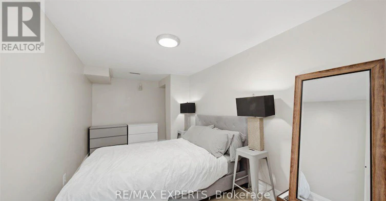 18 Robson Place, Toronto, ON, M2R 2Y3 - 12