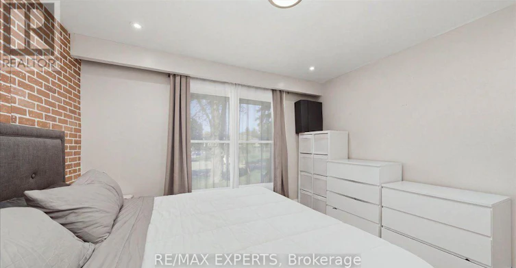 18 Robson Place, Toronto, ON, M2R 2Y3 - 11