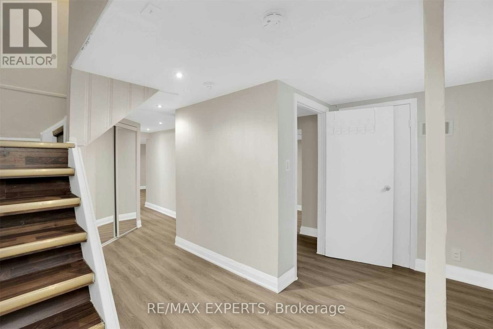 18 Robson Place, Toronto, ON, M2R 2Y3 - 19
