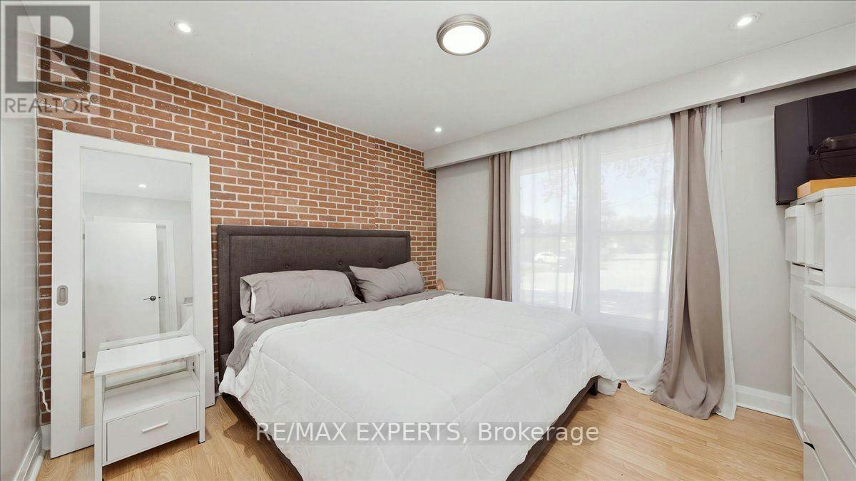 18 Robson Place, Toronto, ON, M2R 2Y3 - 10