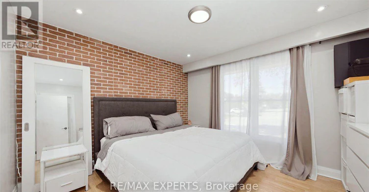 18 Robson Place, Toronto, ON, M2R 2Y3 - 10