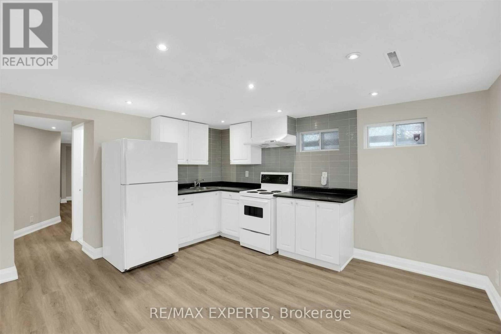 18 Robson Place, Toronto, ON, M2R 2Y3 - 24
