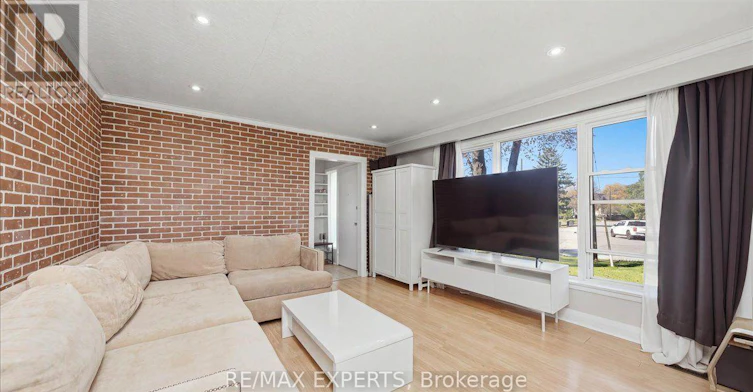 18 Robson Place, Toronto, ON, M2R 2Y3 - 7