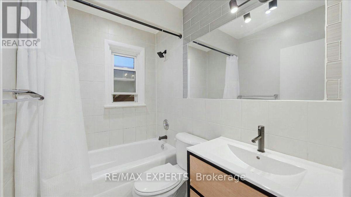 18 Robson Place, Toronto, ON, M2R 2Y3 - 14