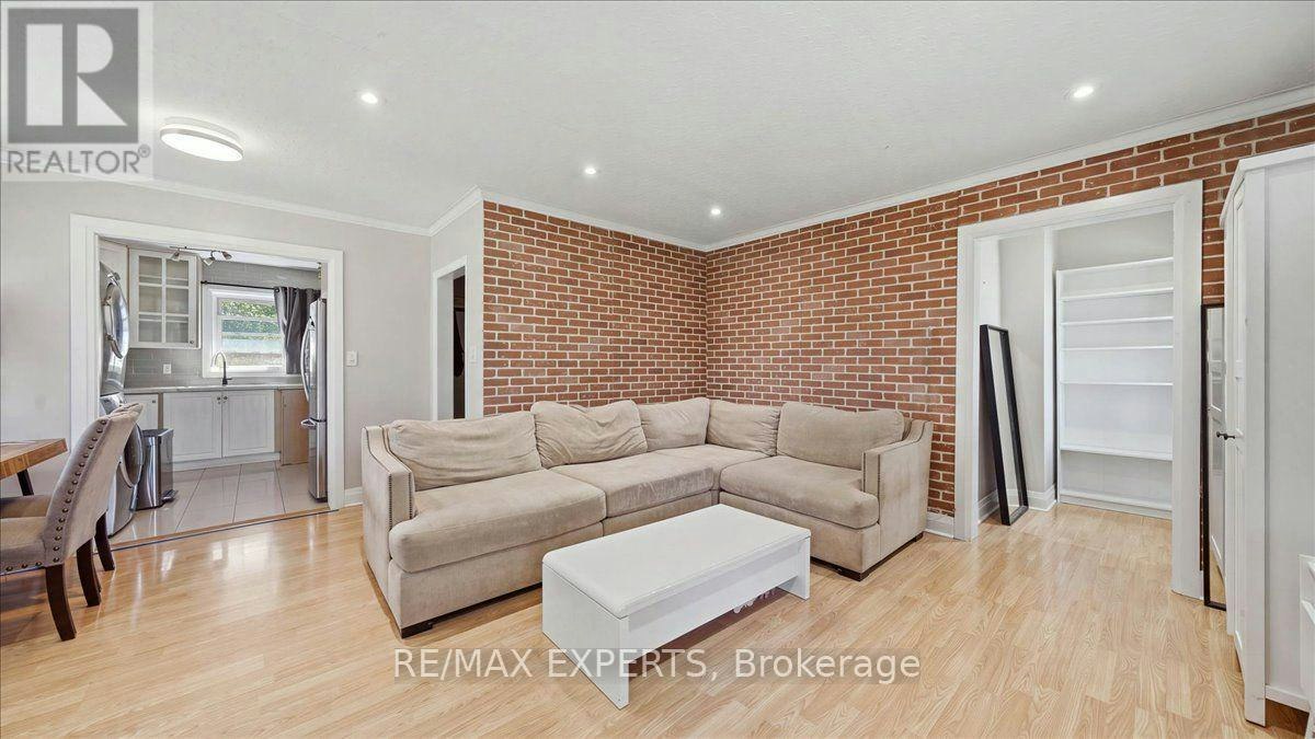 18 Robson Place, Toronto, ON, M2R 2Y3 - 5