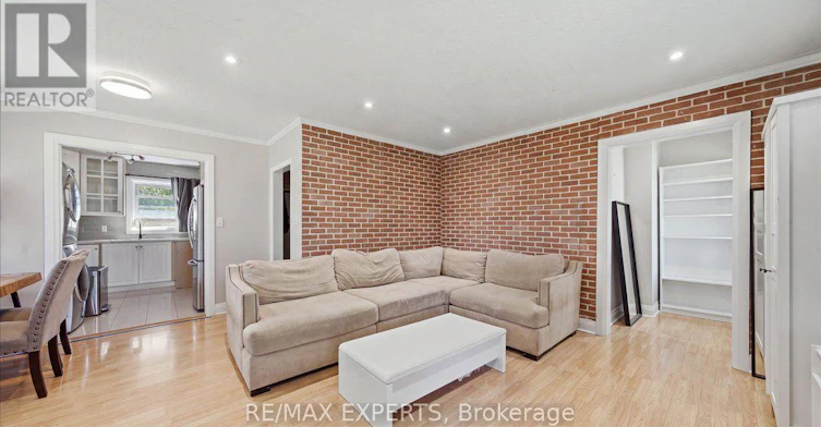 18 Robson Place, Toronto, ON, M2R 2Y3 - 5