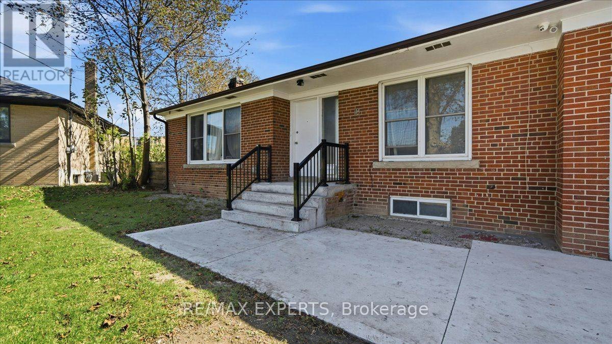 18 Robson Place, Toronto, ON, M2R 2Y3 - 4