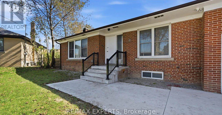 18 Robson Place, Toronto, ON, M2R 2Y3 - 4