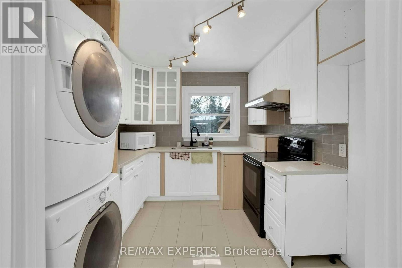 18 Robson Place, Toronto, ON, M2R 2Y3 - 8
