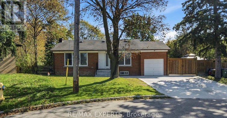 18 Robson Place, Toronto, ON, M2R 2Y3