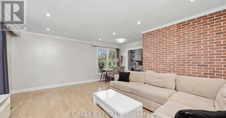 18 Robson Place, Toronto, ON, M2R 2Y3 - 6