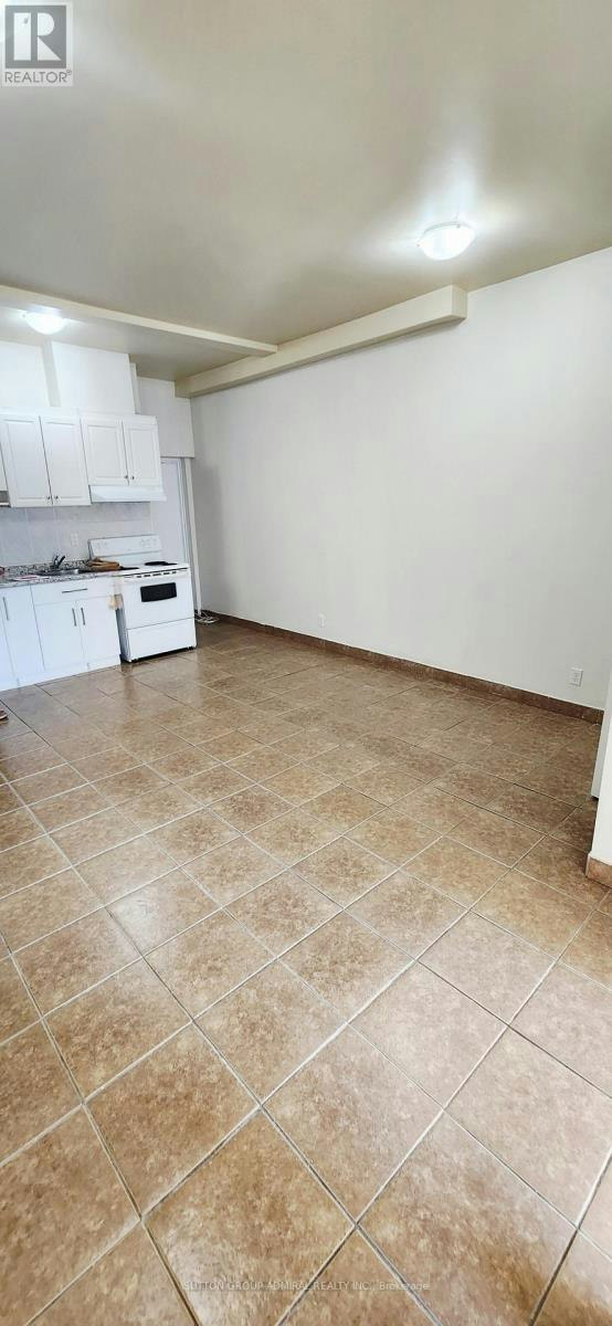 UPPER-1 1040a St Clair Avenue, Toronto, ON, M6E 1A5 - 2