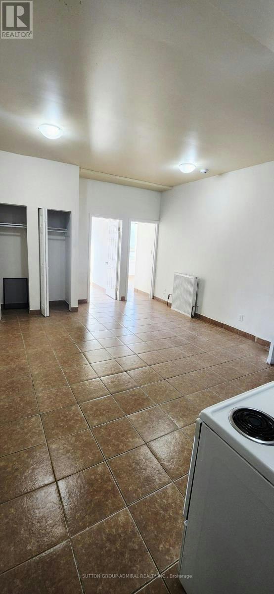 UPPER-1 1040a St Clair Avenue, Toronto, ON, M6E 1A5 - 5