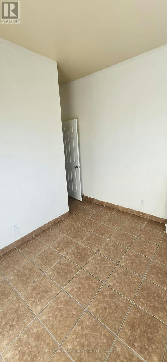 UPPER-1 1040a St Clair Avenue, Toronto, ON, M6E 1A5 - 8