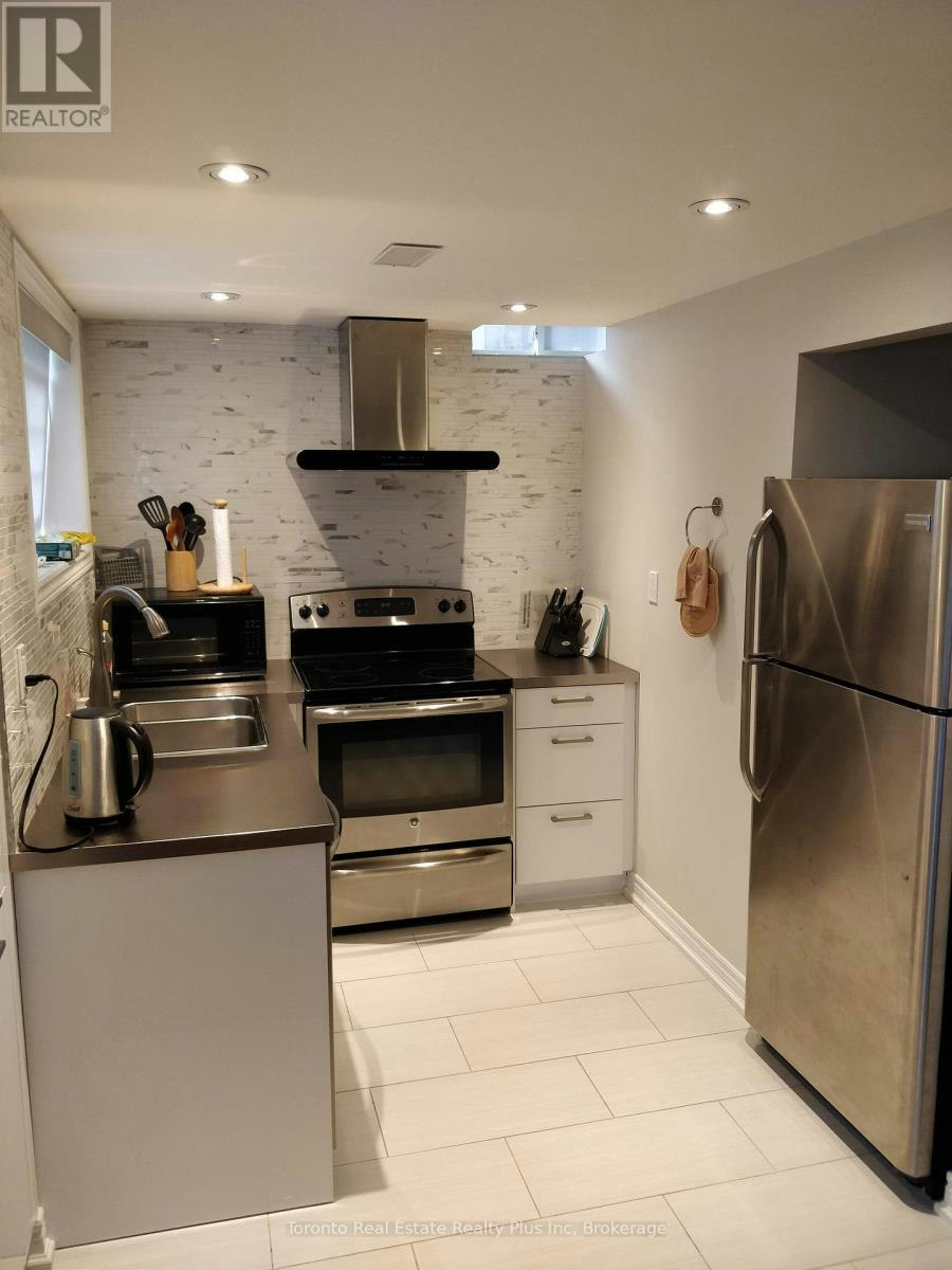 21 Delphinium Avenue, Richmond Hill, ON, L4E 4N6 1