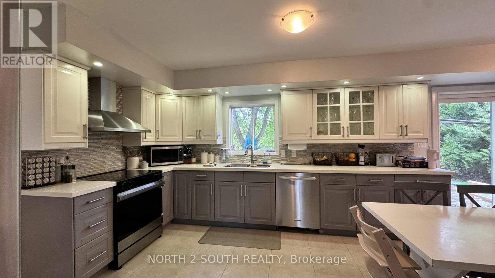 610 Sunset Beach Road, Richmond Hill, ON, L4E 3J6 5