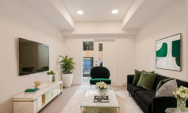 E115-10829 140 Street