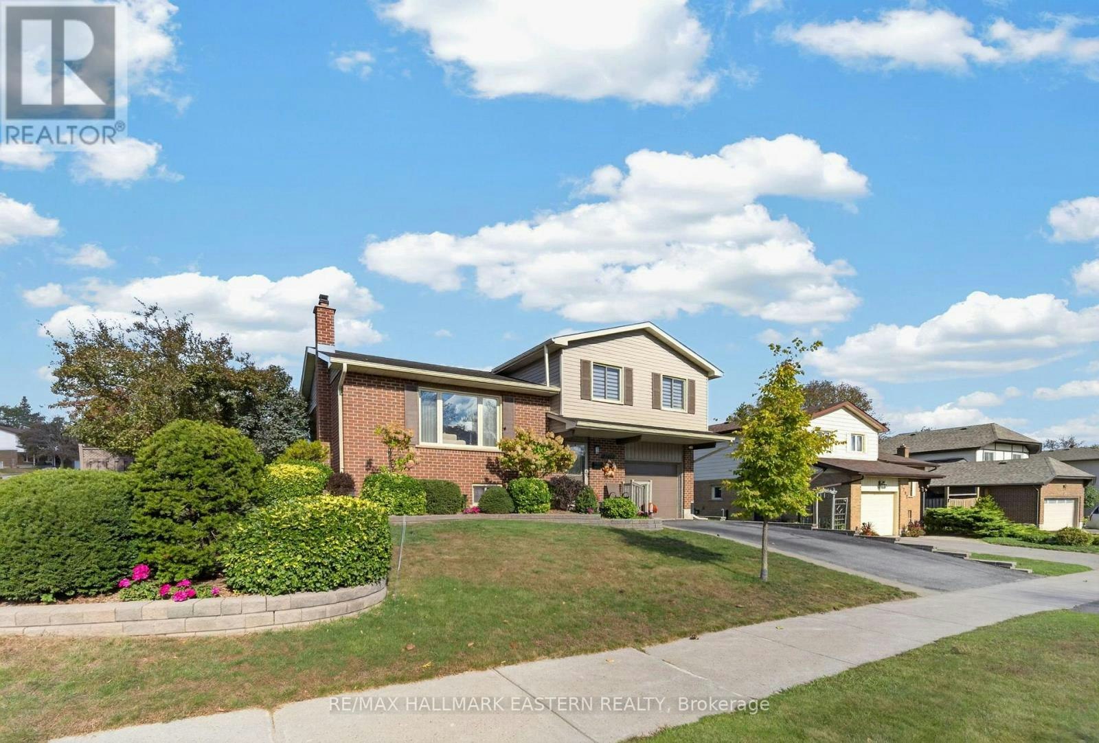 2296 Kawartha Heights Boulevard - 4
