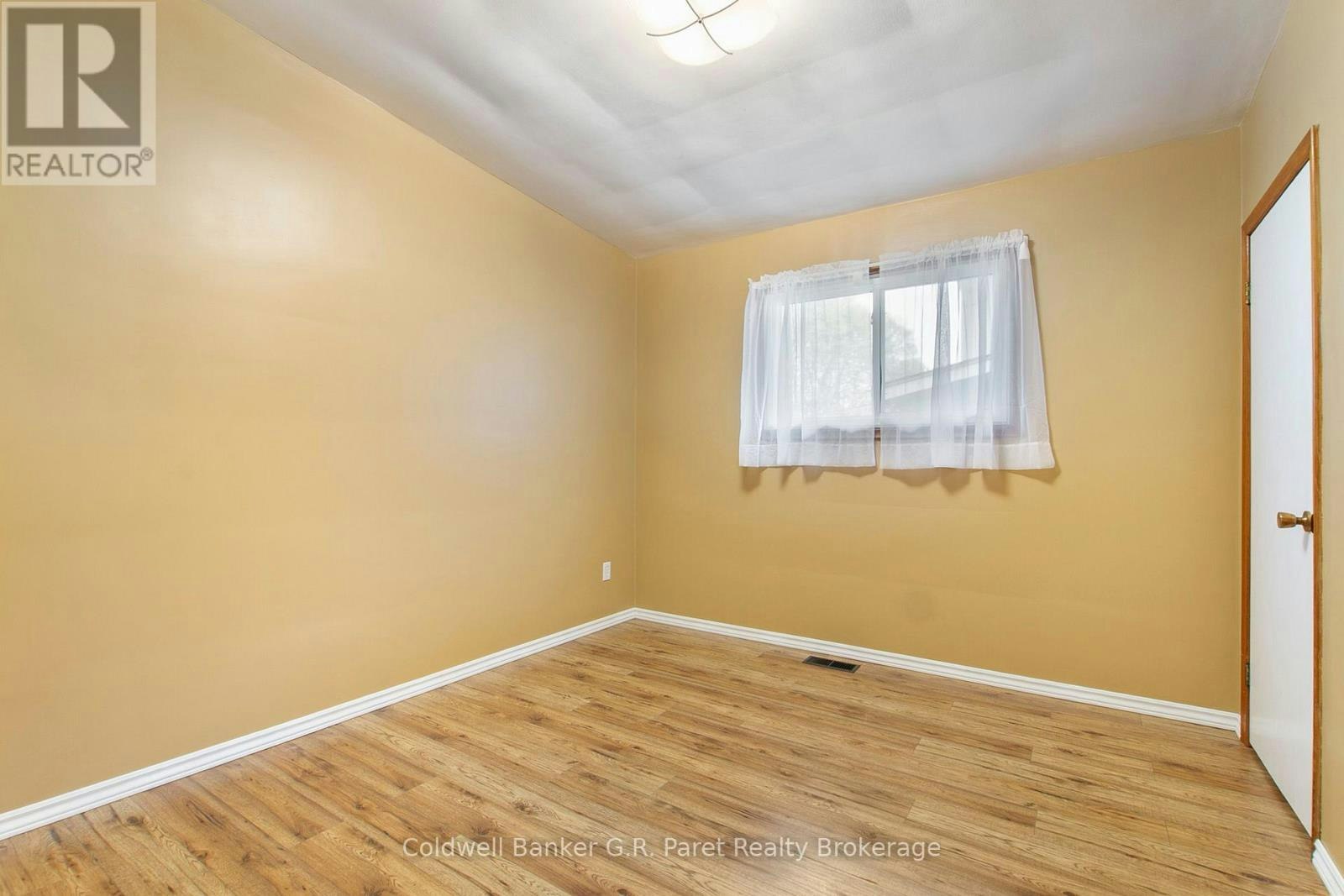 105 Queen Street, Tillsonburg, ON, N4G 3H4 - 9