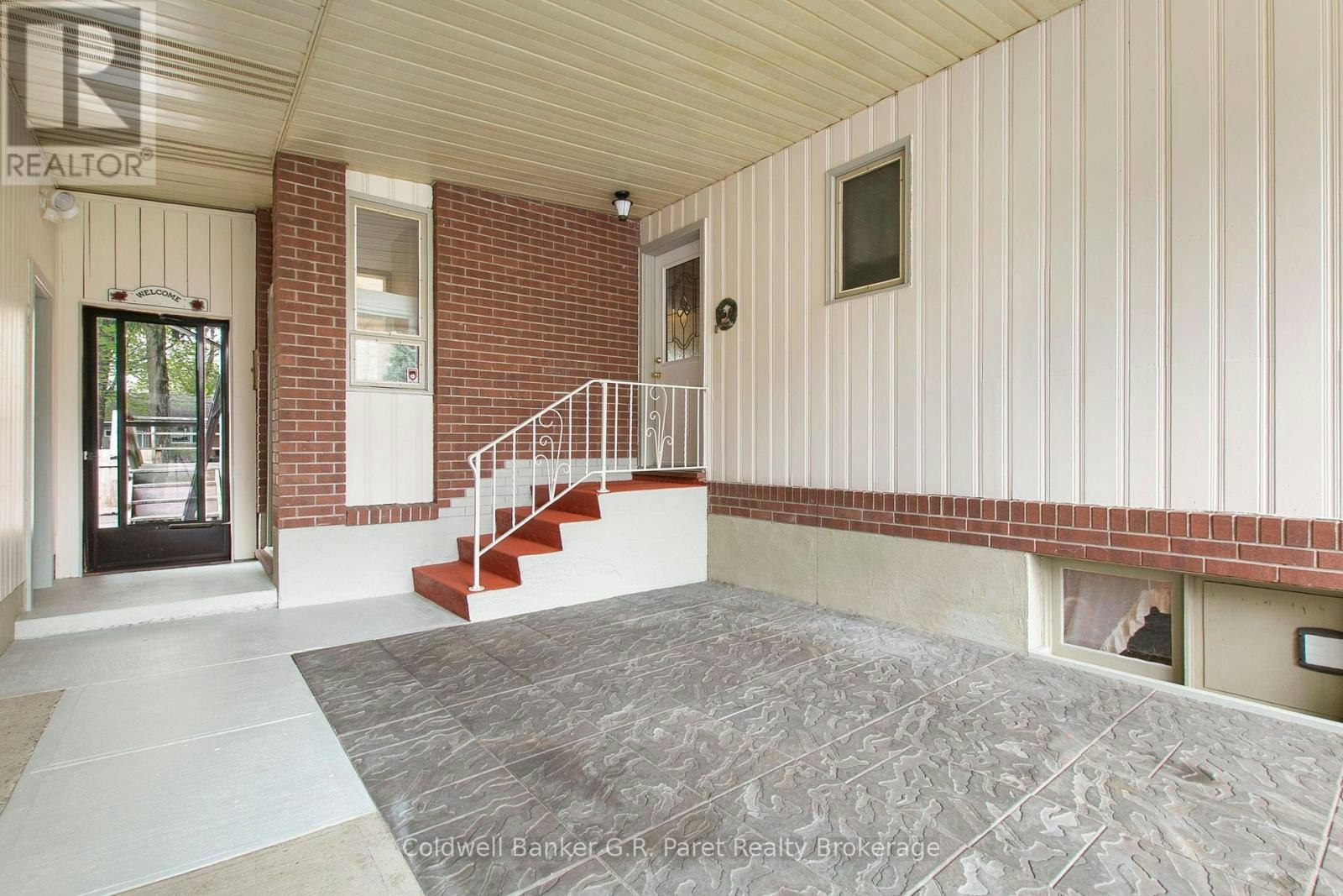 105 Queen Street, Tillsonburg, ON, N4G 3H4 - 2