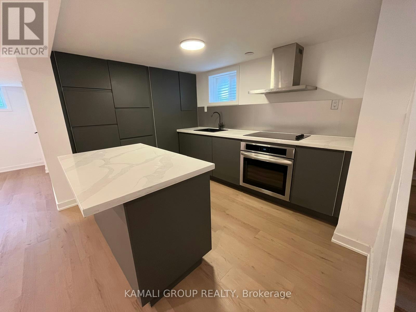 BSMT-75 Newbury Drive, Newmarket, ON, L3Y 4P9 - 4