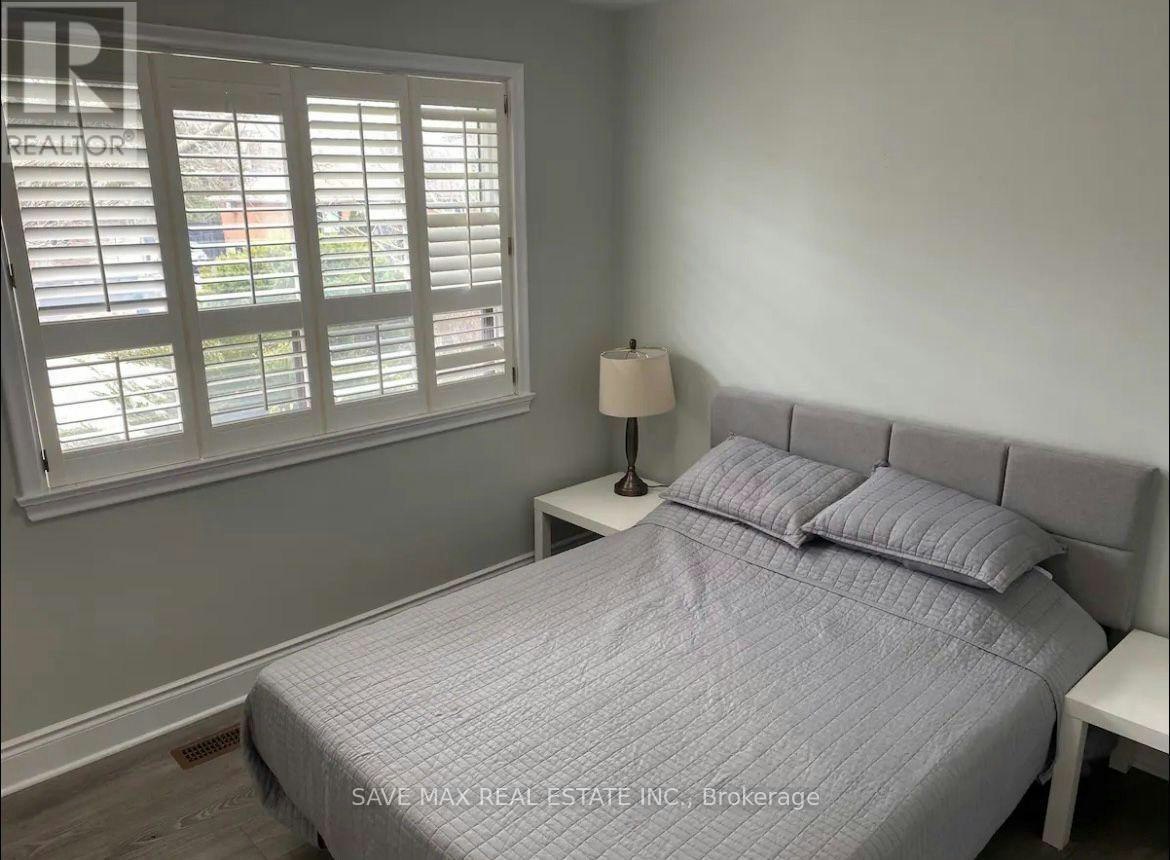 561 Weir Avenue, Oakville, ON, L6L 4X3 - 3