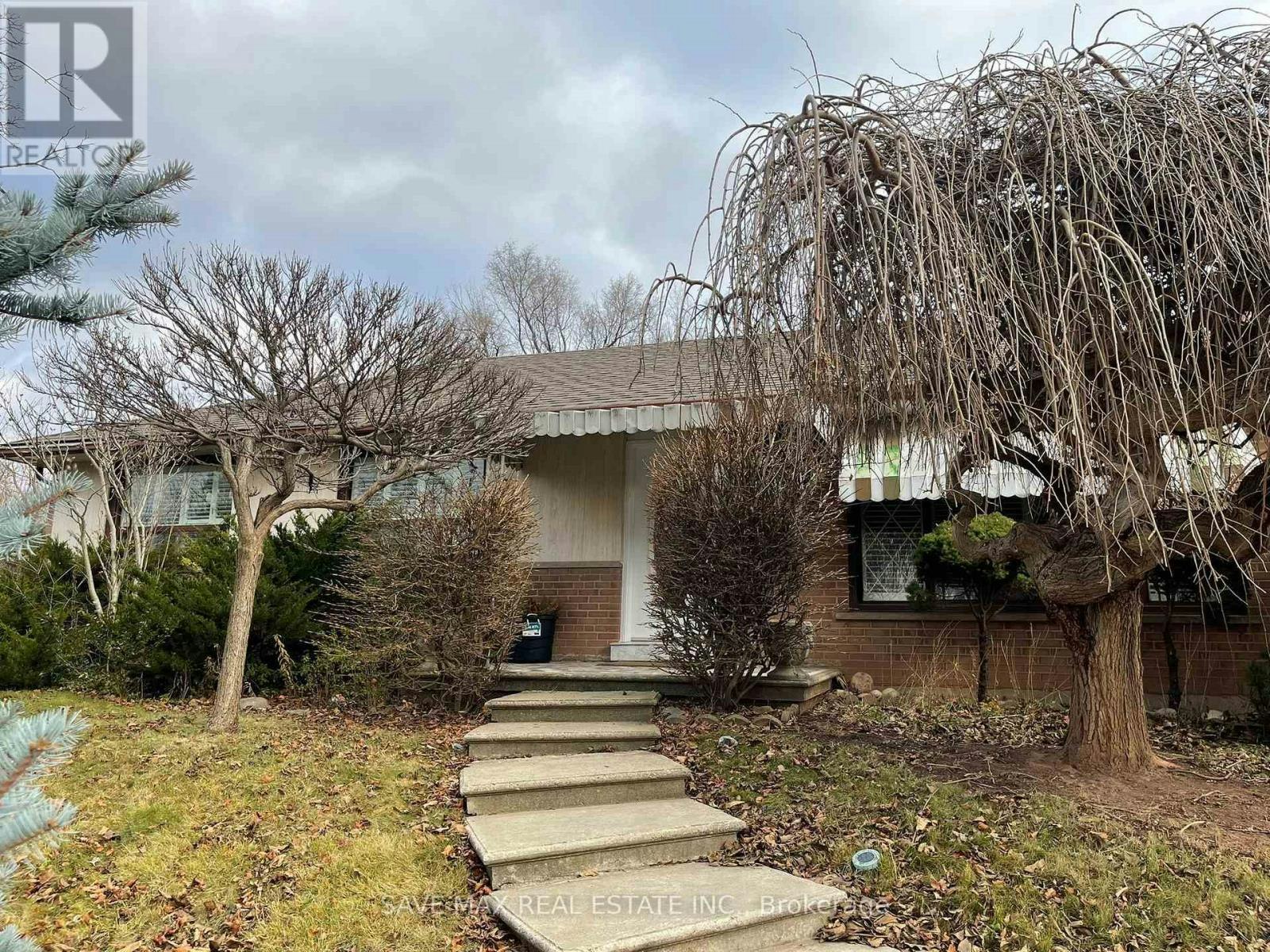 561 Weir Avenue, Oakville, ON, L6L 4X3