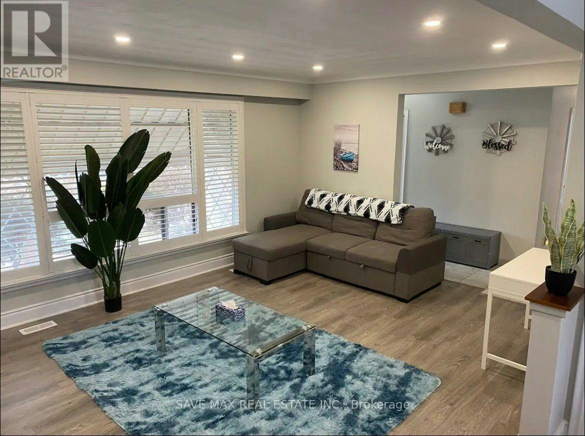 561 Weir Avenue, Oakville, ON, L6L 4X3 - 2