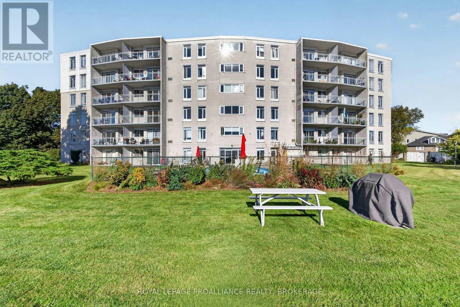 306-1 Mowat Avenue, Kingston, ON, K7M 1J8