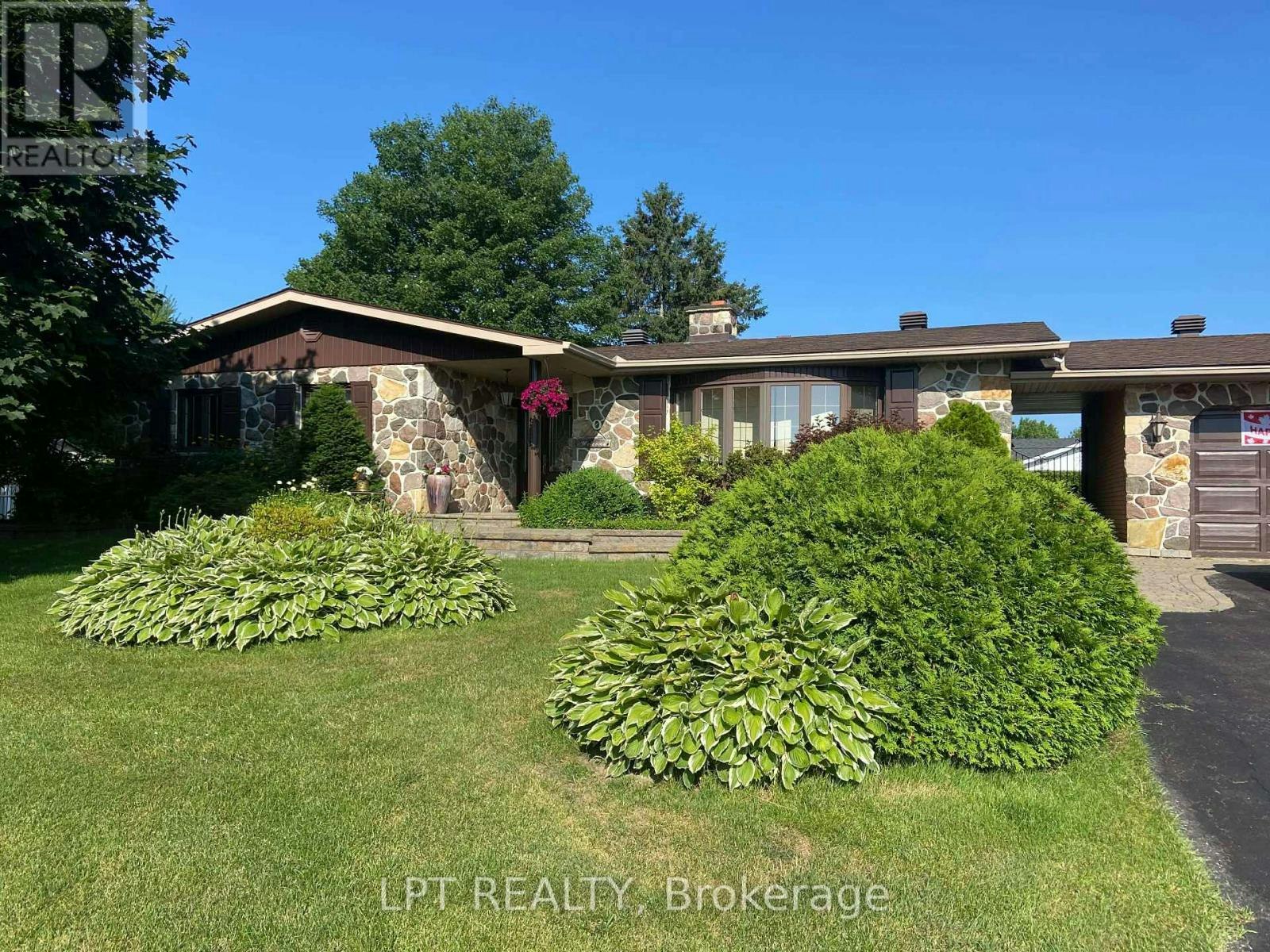 10 Orchard Street, Hawkesbury, ON, K6A 2V7