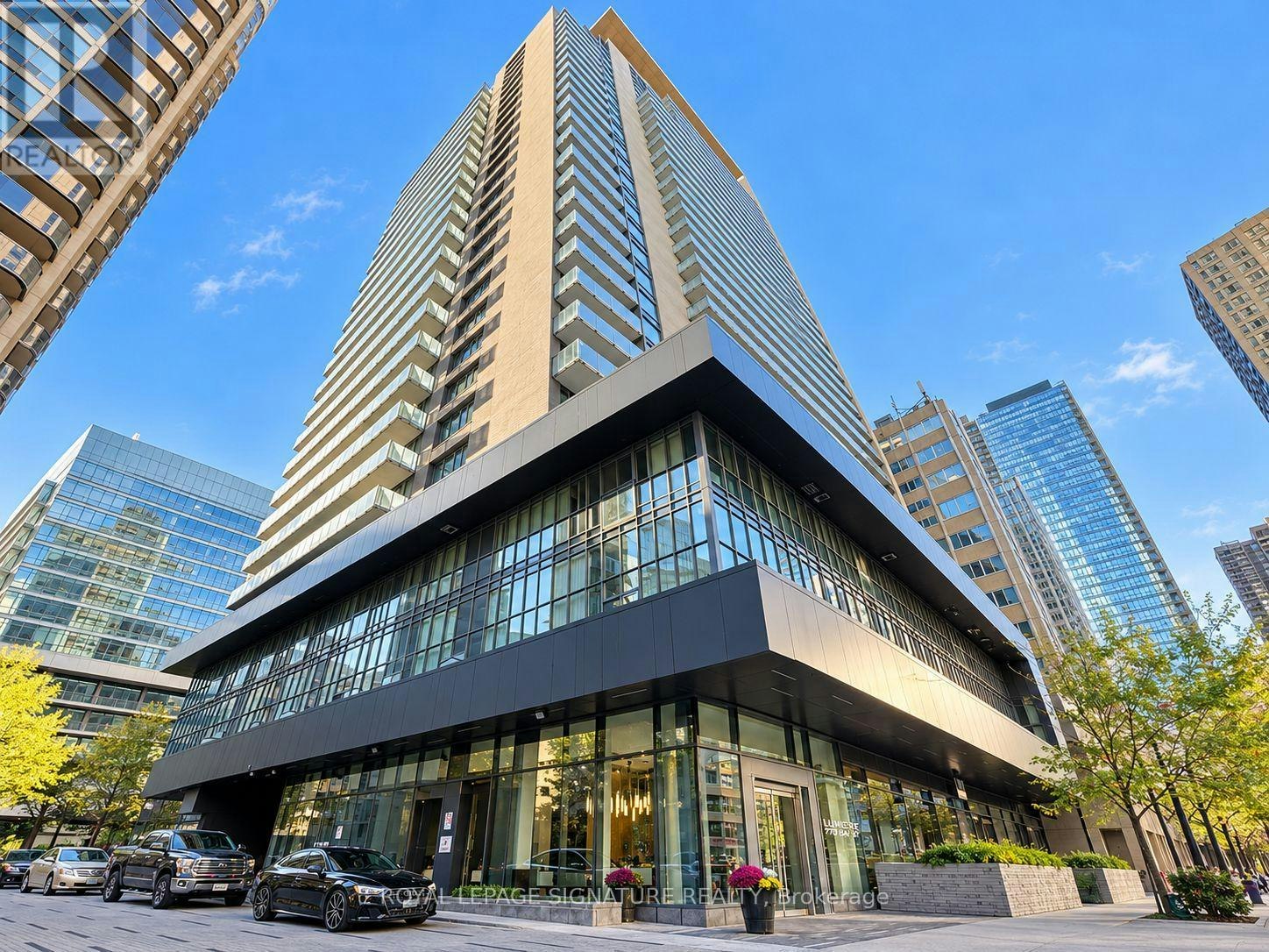410-770 Bay Street, Toronto, ON, M5G 1N6