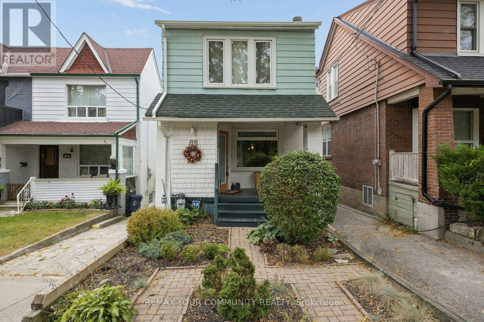 88 Lynn Avenue WEST, Toronto, ON, M4C 3W2
